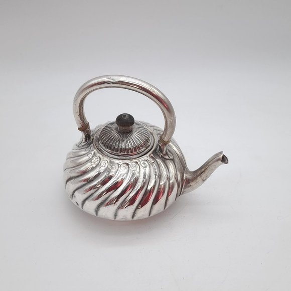 Silver Plate Tea Pot by Wilcox Silverplate Co. - Picture 3 of 11
